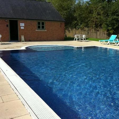 Castleford Cottage , Lowermill Estate Somerford Keynes Exteriör bild